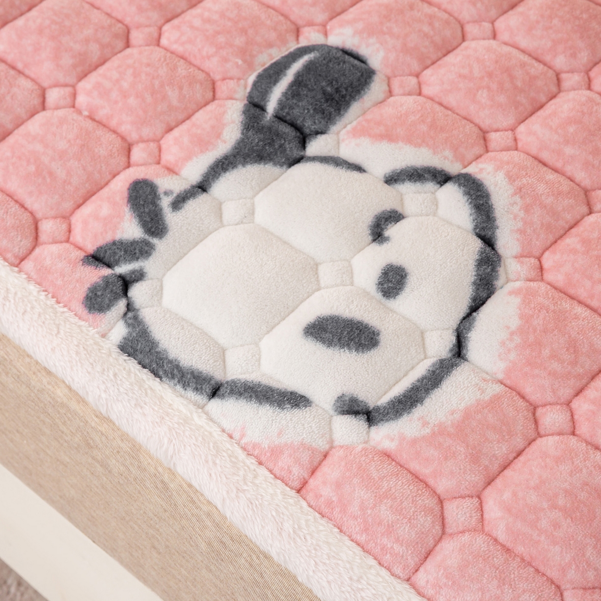 91家纺网 家纺一手货源 找家纺 眠势力 2025新款牛奶绒学生床垫加绒牛奶绒床褥子秋冬保暖珊瑚绒夹棉上下铺床护垫 音符小熊-牛奶绒床垫