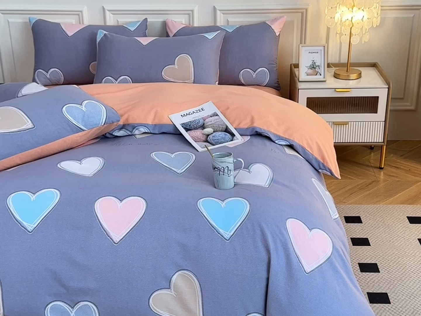 91家纺网 家纺一手货源 找家纺 宇彬家纺 2025直播热新款秋冬全棉四件套精梳生态原棉印花加厚磨毛轻奢铂金床单床笠款三四件套 心动（灰）