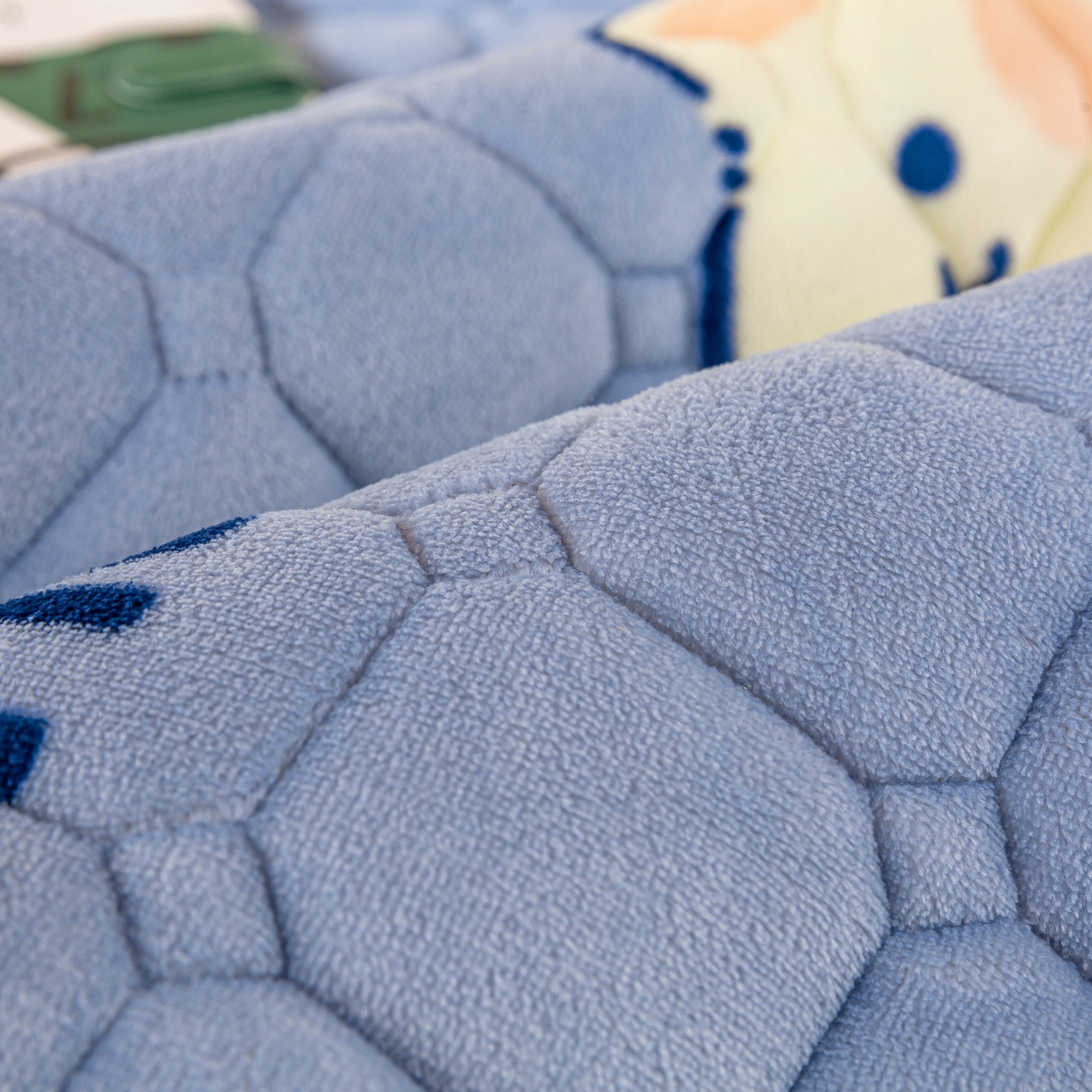 91家纺网 家纺一手货源 找家纺 眠势力 2025新款牛奶绒学生床垫加绒牛奶绒床褥子秋冬保暖珊瑚绒夹棉上下铺床护垫 云朵小熊-牛奶绒床垫