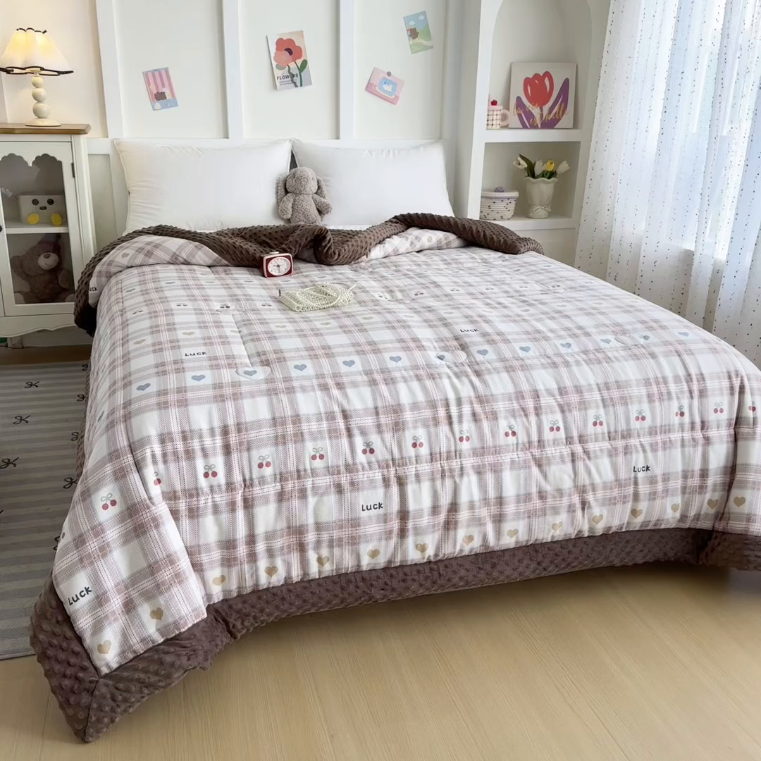 91家纺网 家纺一手货源 找家纺 宜梦家居 2025新款纯棉豆豆被冬被被子被芯 樱桃情书
