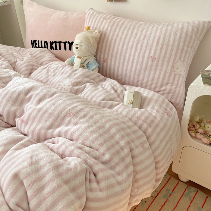 91家纺网 家纺一手货源 找家纺 （总）三朵家纺 2025新款牛奶绒凯蒂猫四件套 可可KT系列