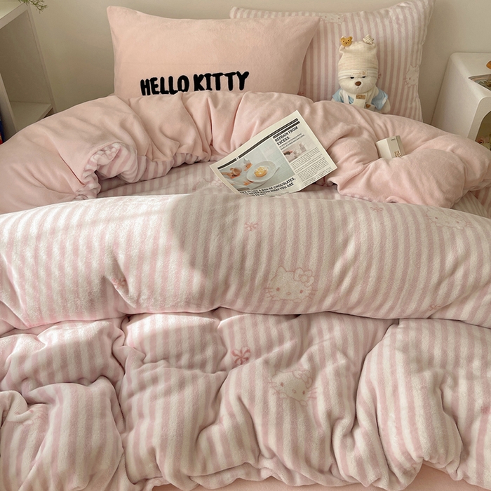 91家纺网 家纺一手货源 找家纺 （总）三朵家纺 2025新款牛奶绒凯蒂猫四件套 可可KT系列