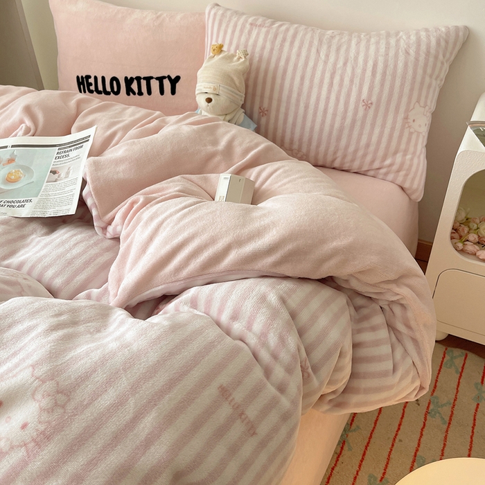 91家纺网 家纺一手货源 找家纺 （总）三朵家纺 2025新款牛奶绒凯蒂猫四件套 可可KT系列