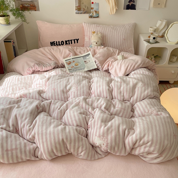 91家纺网 家纺一手货源 找家纺 三朵家纺 2025新款牛奶绒凯蒂猫四件套 可可KT系列 可可KT-粉