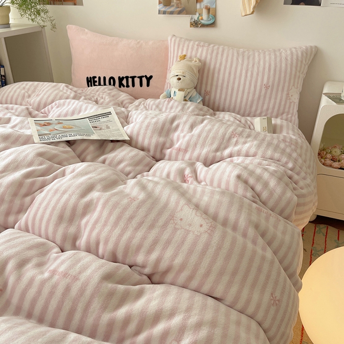 91家纺网 家纺一手货源 找家纺 三朵家纺 2025新款牛奶绒凯蒂猫四件套 可可KT系列 可可KT-粉