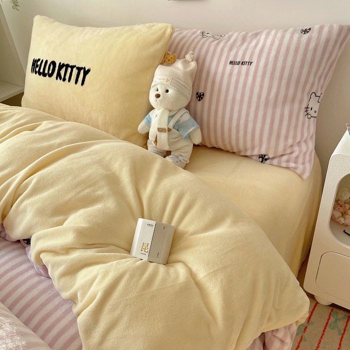 91家纺网 家纺一手货源 找家纺 三朵家纺 2025新款牛奶绒凯蒂猫四件套 可可KT系列 可可KT-黄