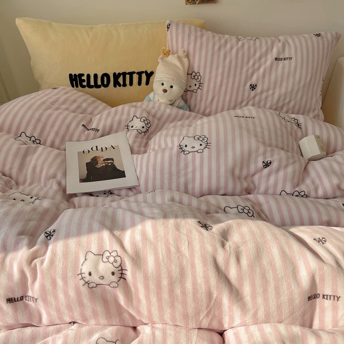 91家纺网 家纺一手货源 找家纺 三朵家纺 2025新款牛奶绒凯蒂猫四件套 可可KT系列 可可KT-黄