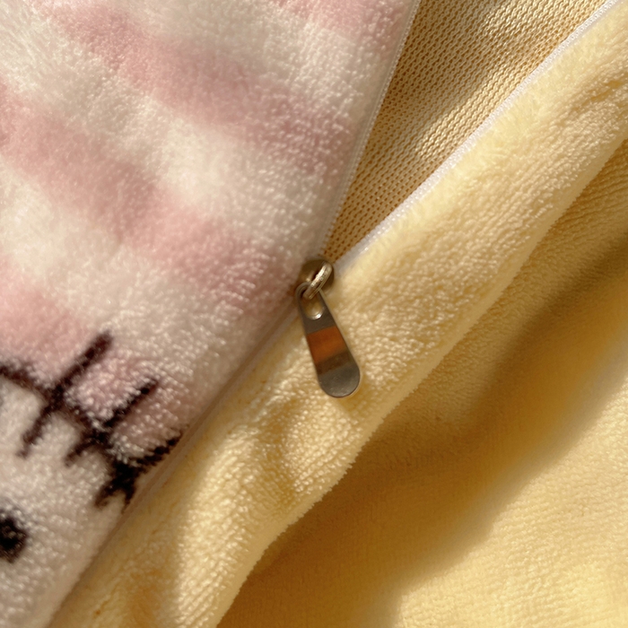 91家纺网 家纺一手货源 找家纺 三朵家纺 2025新款牛奶绒凯蒂猫四件套 可可KT系列 可可KT-黄