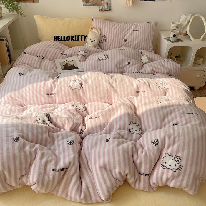 91家纺网 家纺一手货源 找家纺 三朵家纺 2025新款牛奶绒凯蒂猫四件套 可可KT系列 可可KT-黄