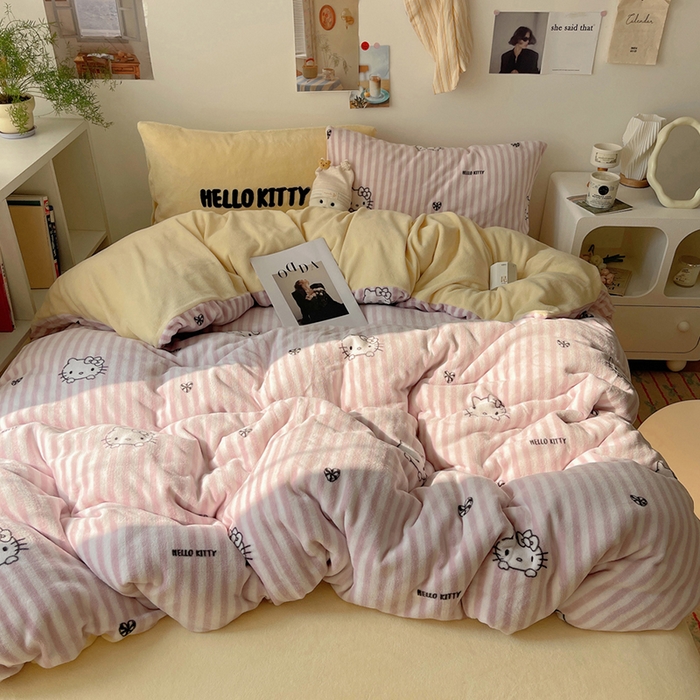 91家纺网 家纺一手货源 找家纺 三朵家纺 2025新款牛奶绒凯蒂猫四件套 可可KT系列 可可KT-黄