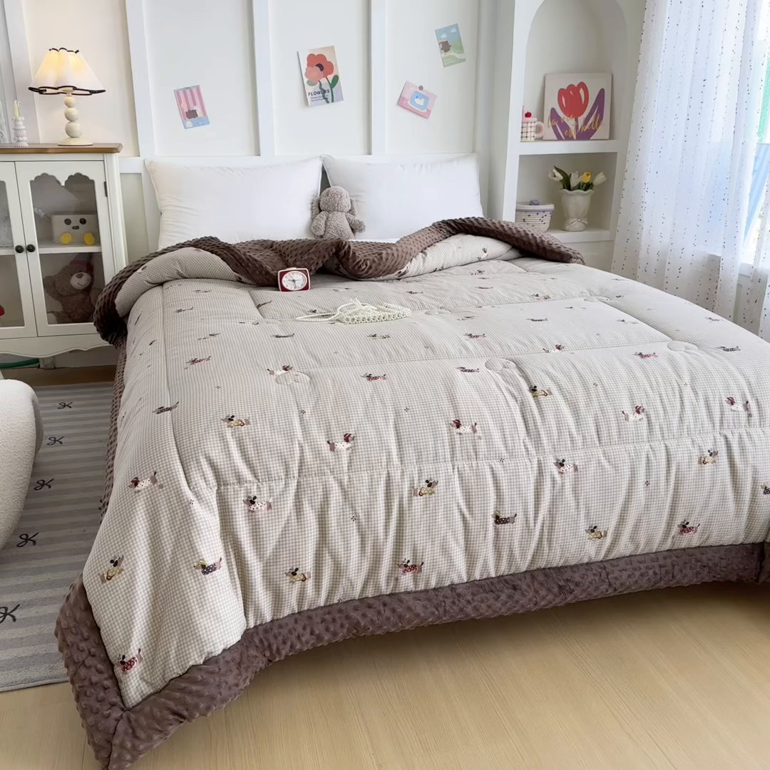 91家纺网 家纺一手货源 找家纺 宜梦家居 2025新款纯棉豆豆被冬被被子被芯 哈里狗