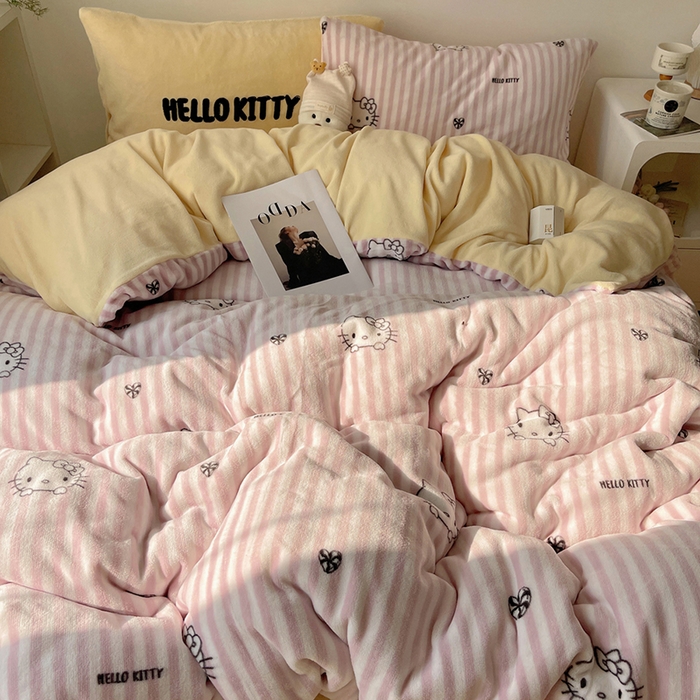 91家纺网 家纺一手货源 找家纺 三朵家纺 2025新款牛奶绒凯蒂猫四件套 可可KT系列 可可KT-黄