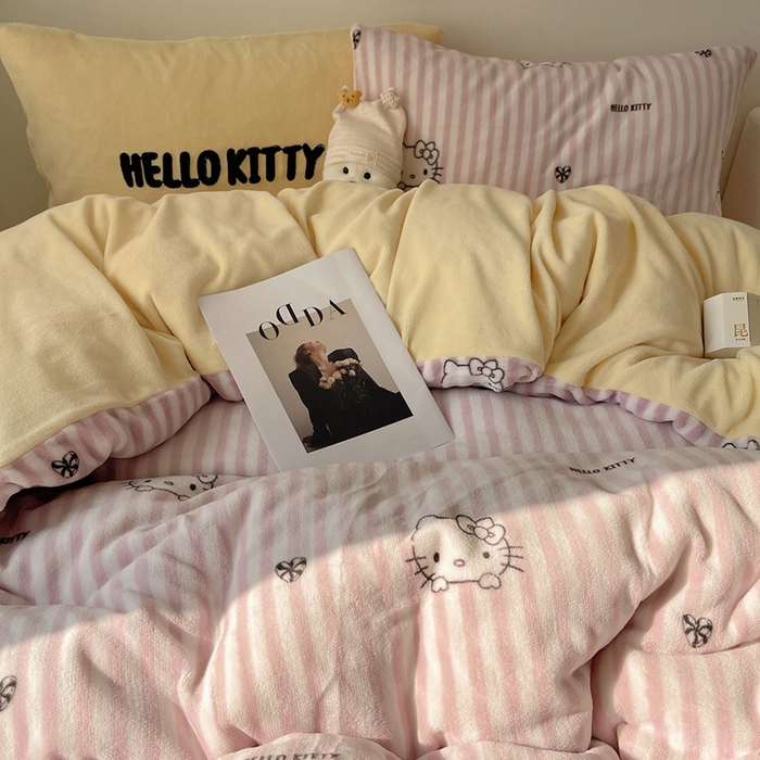 91家纺网 家纺一手货源 找家纺 三朵家纺 2025新款牛奶绒凯蒂猫四件套 可可KT系列 可可KT-黄