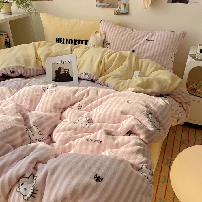 91家纺网 家纺一手货源 找家纺 三朵家纺 2025新款牛奶绒凯蒂猫四件套 可可KT系列 可可KT-黄