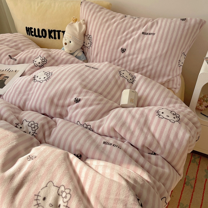 91家纺网 家纺一手货源 找家纺 三朵家纺 2025新款牛奶绒凯蒂猫四件套 可可KT系列 可可KT-黄