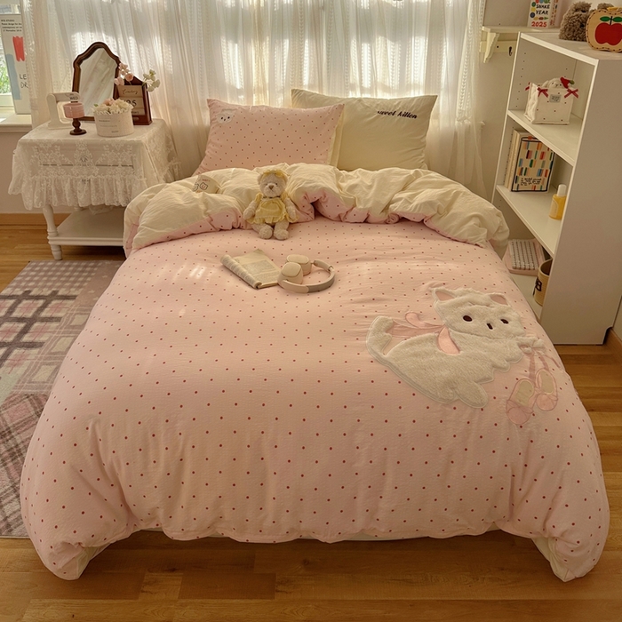 91家纺网 家纺一手货源 找家纺 顾里家纺 2025新款亲肤舒适卡通兔毛贴布绣套件四件套（会员- 3元 定制床笠+8元） 洛丽猫咪