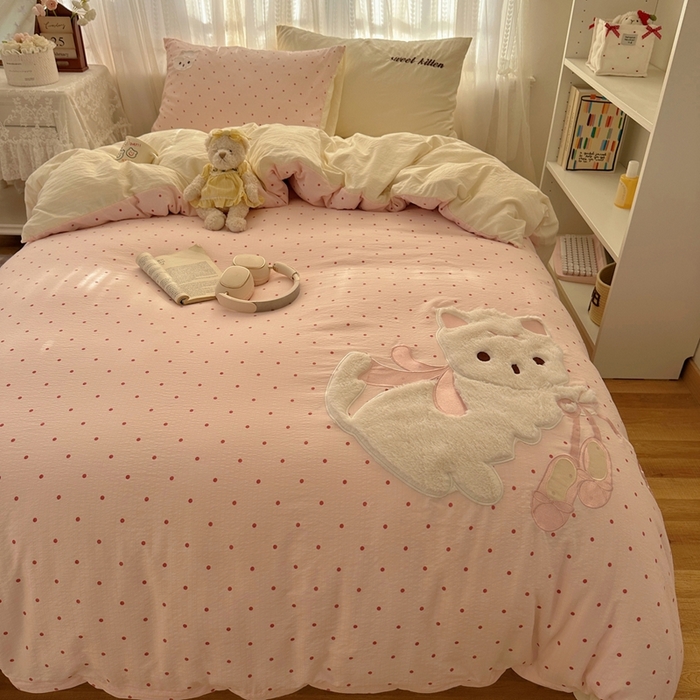 91家纺网 家纺一手货源 找家纺 顾里家纺 2025新款亲肤舒适卡通兔毛贴布绣套件四件套（会员- 3元 定制床笠+8元） 洛丽猫咪