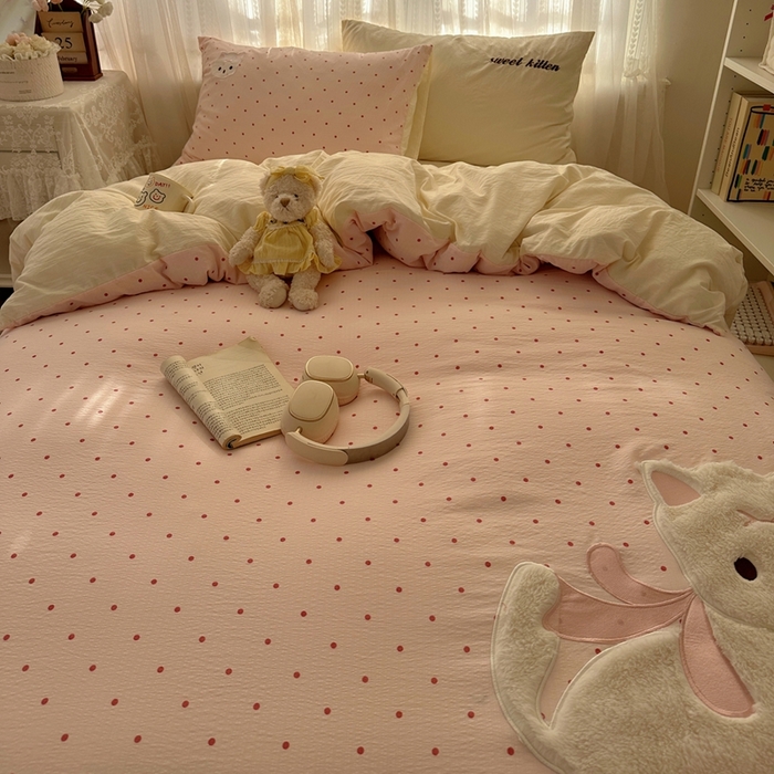 91家纺网 家纺一手货源 找家纺 顾里家纺 2025新款亲肤舒适卡通兔毛贴布绣套件四件套（会员- 3元 定制床笠+8元） 洛丽猫咪