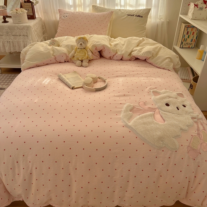 91家纺网 家纺一手货源 找家纺 顾里家纺 2025新款亲肤舒适卡通兔毛贴布绣套件四件套（会员- 3元 定制床笠+8元） 洛丽猫咪