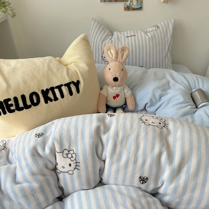 91家纺网 家纺一手货源 找家纺 三朵家纺 2025新款牛奶绒凯蒂猫四件套 可可KT系列 可可KT-蓝