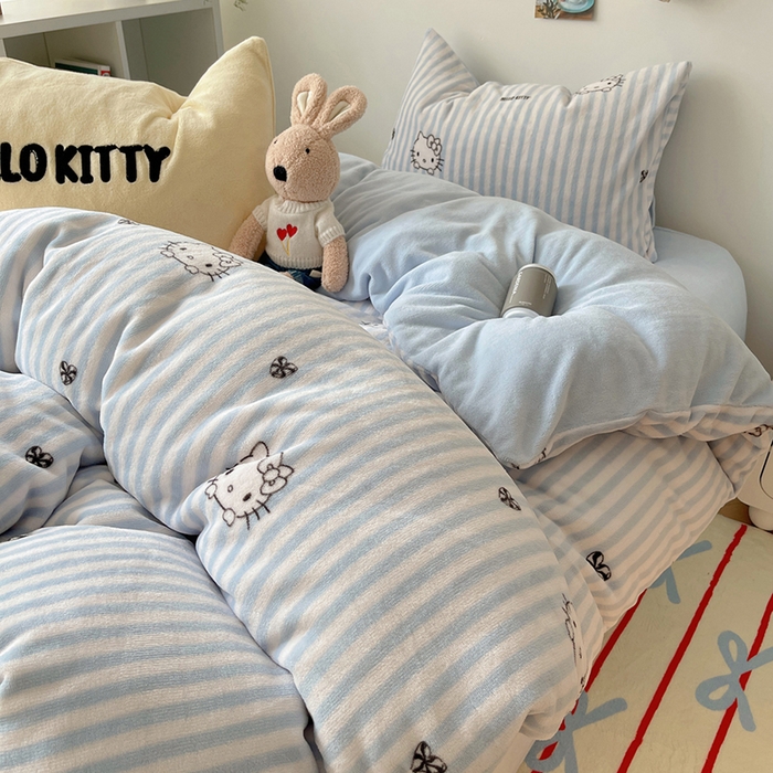 91家纺网 家纺一手货源 找家纺 三朵家纺 2025新款牛奶绒凯蒂猫四件套 可可KT系列 可可KT-蓝