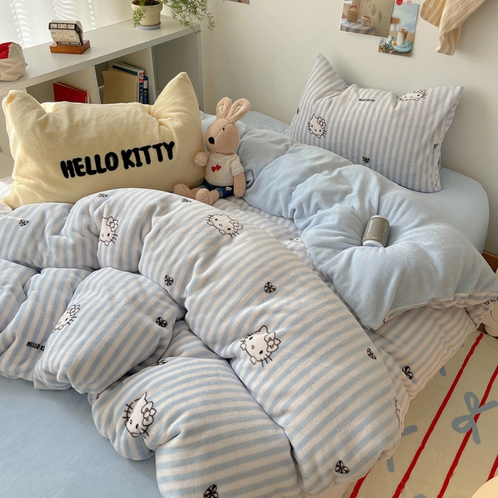 91家纺网 家纺一手货源 找家纺 三朵家纺 2025新款牛奶绒凯蒂猫四件套 可可KT系列 可可KT-蓝