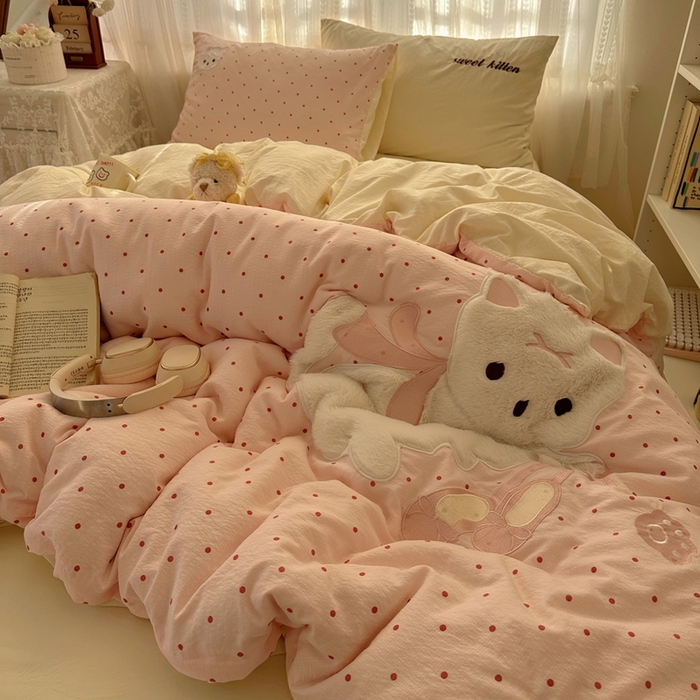 91家纺网 家纺一手货源 找家纺 顾里家纺 2025新款亲肤舒适卡通兔毛贴布绣套件四件套（会员- 3元 定制床笠+8元） 洛丽猫咪