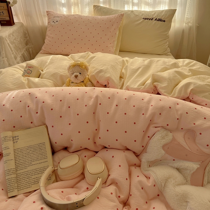 91家纺网 家纺一手货源 找家纺 顾里家纺 2025新款亲肤舒适卡通兔毛贴布绣套件四件套（会员- 3元 定制床笠+8元） 洛丽猫咪