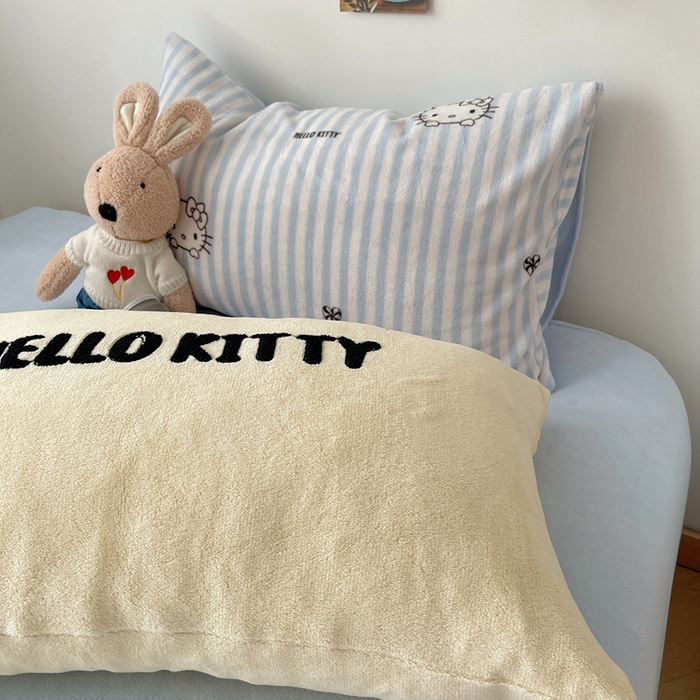 91家纺网 家纺一手货源 找家纺 三朵家纺 2025新款牛奶绒凯蒂猫四件套 可可KT系列 可可KT-蓝