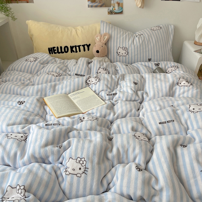 91家纺网 家纺一手货源 找家纺 三朵家纺 2025新款牛奶绒凯蒂猫四件套 可可KT系列 可可KT-蓝