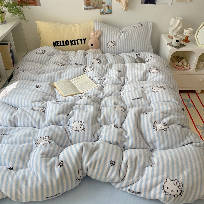 91家纺网 家纺一手货源 找家纺 三朵家纺 2025新款牛奶绒凯蒂猫四件套 可可KT系列 可可KT-蓝