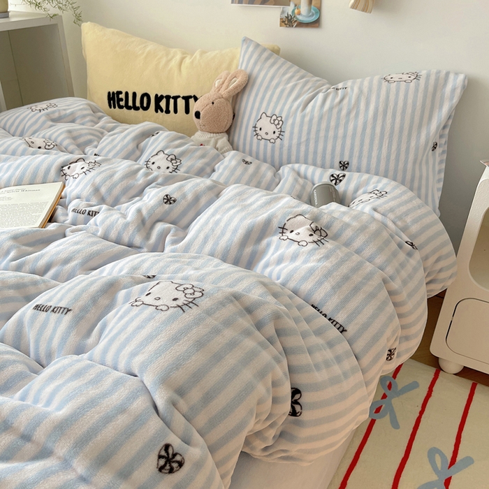 91家纺网 家纺一手货源 找家纺 三朵家纺 2025新款牛奶绒凯蒂猫四件套 可可KT系列 可可KT-蓝