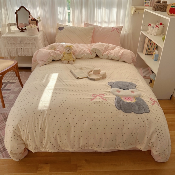 91家纺网 家纺一手货源 找家纺 顾里家纺 2025新款亲肤舒适卡通兔毛贴布绣套件四件套（会员- 3元 定制床笠+8元） 少女西高地