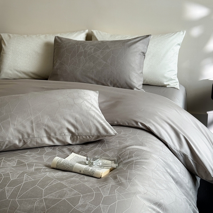 91家纺网 家纺一手货源 找家纺 （总）ONE TWO ONE 121 2025新款高支高密长绒棉贡缎提花四件套-璀璨光影（为了各位老板们都有利润空间，平台控价券后不得低于228/318/338元，感谢您的配合与支持！！）