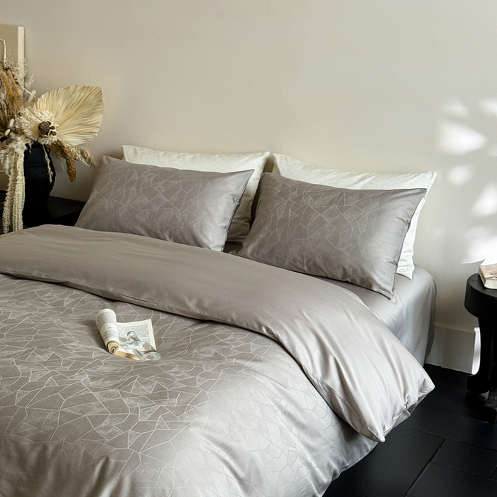 91家纺网 家纺一手货源 找家纺 （总）ONE TWO ONE 121 2025新款高支高密长绒棉贡缎提花四件套-璀璨光影（为了各位老板们都有利润空间，平台控价券后不得低于228/318/338元，感谢您的配合与支持！！）