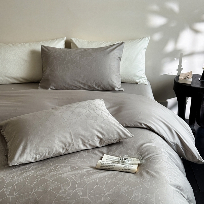 91家纺网 家纺一手货源 找家纺 （总）ONE TWO ONE 121 2025新款高支高密长绒棉贡缎提花四件套-璀璨光影（为了各位老板们都有利润空间，平台控价券后不得低于228/318/338元，感谢您的配合与支持！！）