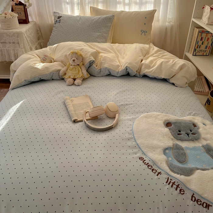 91家纺网 家纺一手货源 找家纺 顾里家纺 2025新款亲肤舒适卡通兔毛贴布绣套件四件套（会员- 3元 定制床笠+8元） 甜心小熊