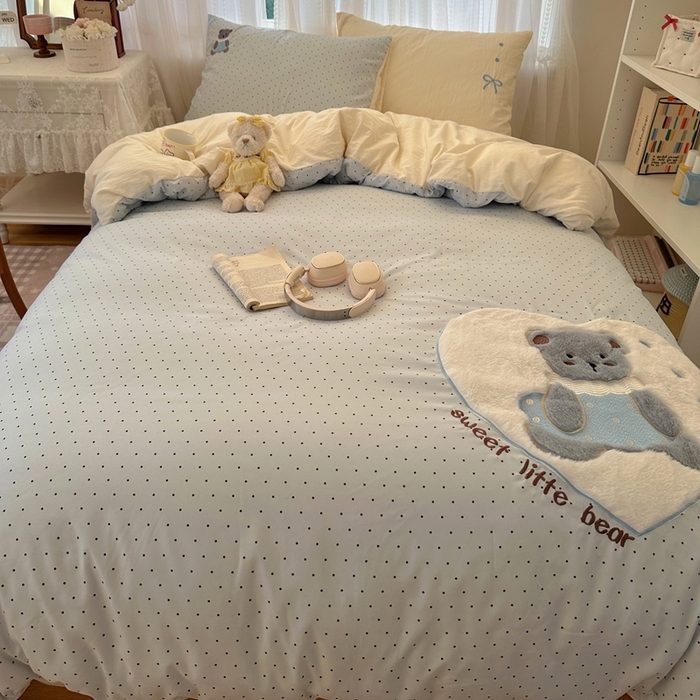 91家纺网 家纺一手货源 找家纺 顾里家纺 2025新款亲肤舒适卡通兔毛贴布绣套件四件套（会员- 3元 定制床笠+8元） 甜心小熊
