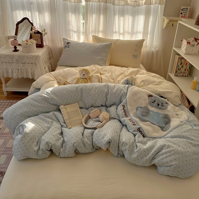 91家纺网 家纺一手货源 找家纺 顾里家纺 2025新款亲肤舒适卡通兔毛贴布绣套件四件套（会员- 3元 定制床笠+8元） 甜心小熊