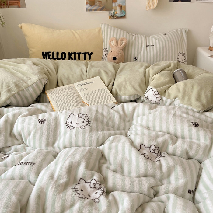 91家纺网 家纺一手货源 找家纺 三朵家纺 2025新款牛奶绒凯蒂猫四件套 可可KT系列 可可KT-绿