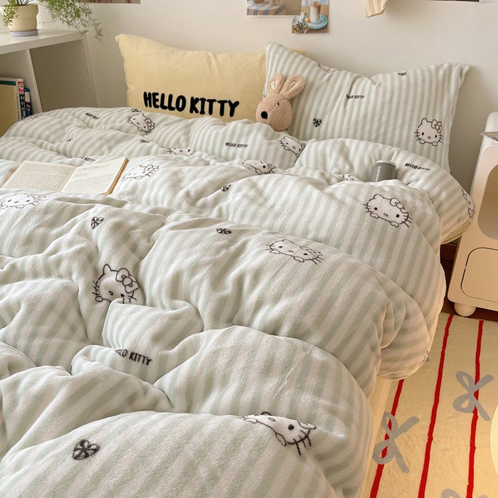 91家纺网 家纺一手货源 找家纺 三朵家纺 2025新款牛奶绒凯蒂猫四件套 可可KT系列 可可KT-绿