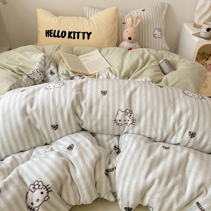 91家纺网 家纺一手货源 找家纺 三朵家纺 2025新款牛奶绒凯蒂猫四件套 可可KT系列 可可KT-绿