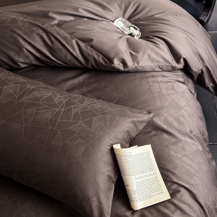 91家纺网 家纺一手货源 找家纺 ONE TWO ONE 121 2025新款高支高密长绒棉贡缎提花四件套-璀璨光影（为了各位老板们都有利润空间，平台控价券后不得低于228/318/338元，感谢您的配合与支持！！） 璀璨光影-竹咖