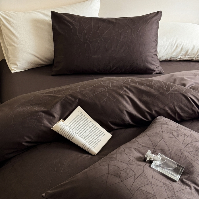 91家纺网 家纺一手货源 找家纺 ONE TWO ONE 121 2025新款高支高密长绒棉贡缎提花四件套-璀璨光影（为了各位老板们都有利润空间，平台控价券后不得低于228/318/338元，感谢您的配合与支持！！） 璀璨光影-竹咖