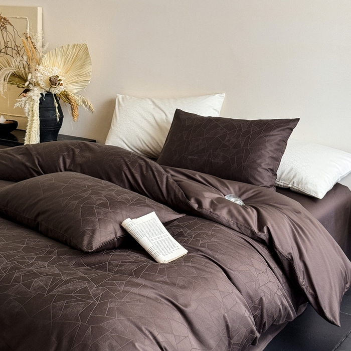 91家纺网 家纺一手货源 找家纺 ONE TWO ONE 121 2025新款高支高密长绒棉贡缎提花四件套-璀璨光影（为了各位老板们都有利润空间，平台控价券后不得低于228/318/338元，感谢您的配合与支持！！） 璀璨光影-竹咖