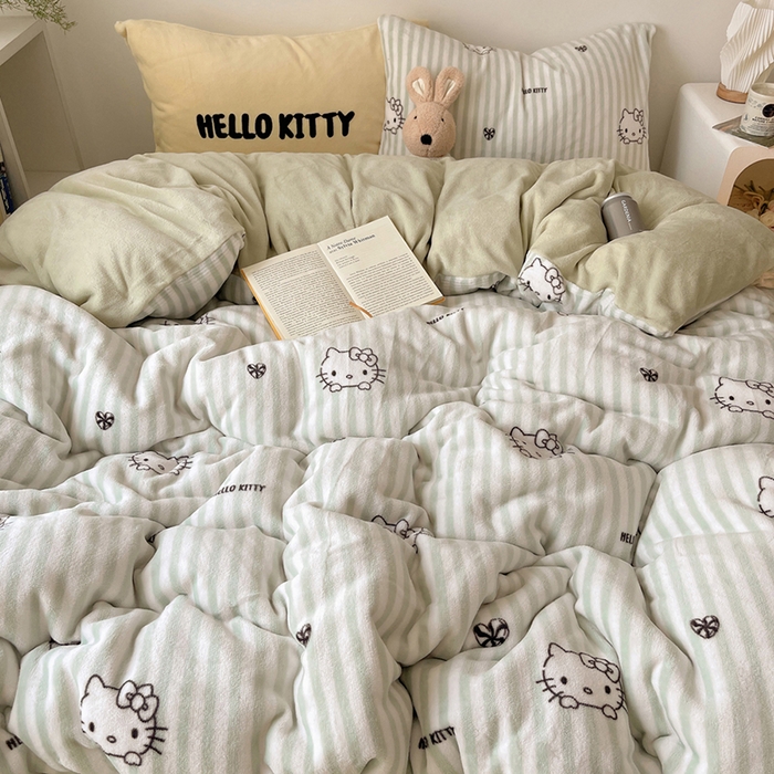 91家纺网 家纺一手货源 找家纺 三朵家纺 2025新款牛奶绒凯蒂猫四件套 可可KT系列 可可KT-绿