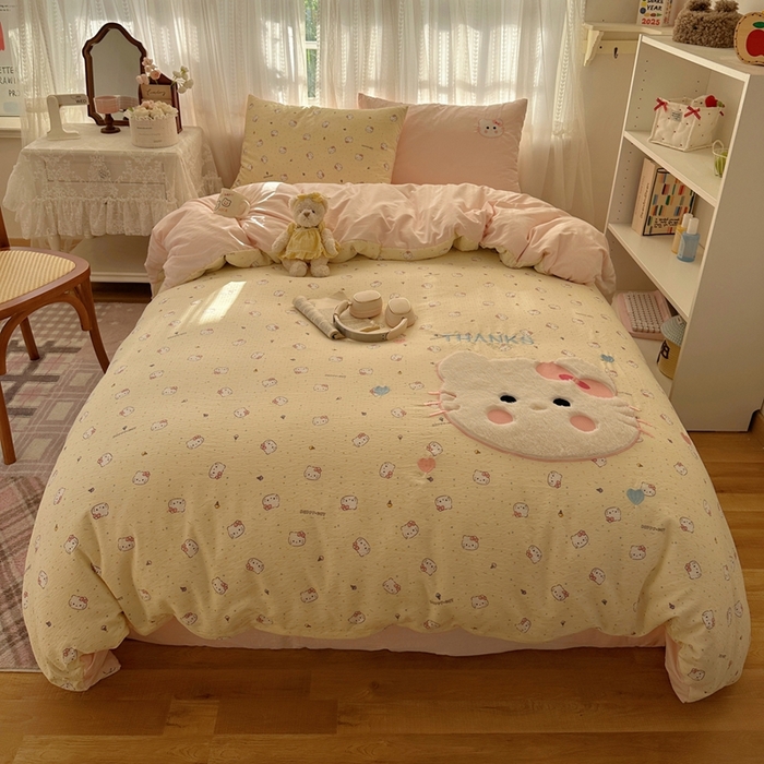 91家纺网 家纺一手货源 找家纺 顾里家纺 2025新款亲肤舒适卡通兔毛贴布绣套件四件套（会员- 3元 定制床笠+8元） 旺财猫咪