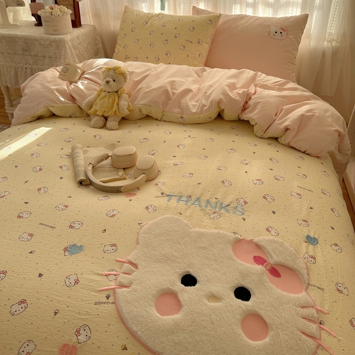 91家纺网 家纺一手货源 找家纺 顾里家纺 2025新款亲肤舒适卡通兔毛贴布绣套件四件套（会员- 3元 定制床笠+8元） 旺财猫咪