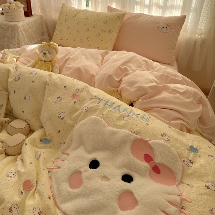 91家纺网 家纺一手货源 找家纺 顾里家纺 2025新款亲肤舒适卡通兔毛贴布绣套件四件套（会员- 3元 定制床笠+8元） 旺财猫咪