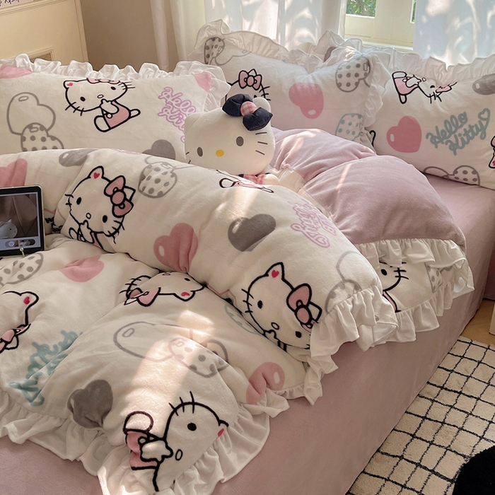 91家纺网 家纺一手货源 找家纺 （总）三朵家纺 2025新款牛奶绒三丽鸥花边四件套 花边系列